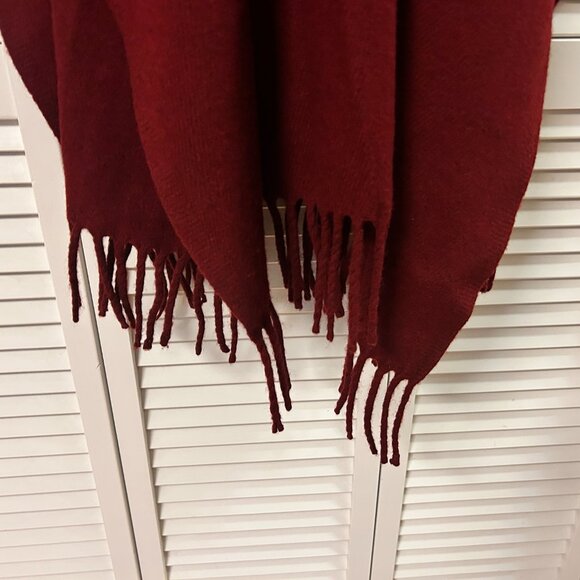 New. 100% Wool Poncho/Cape with Scarf: One Size - Picture 10 of 13